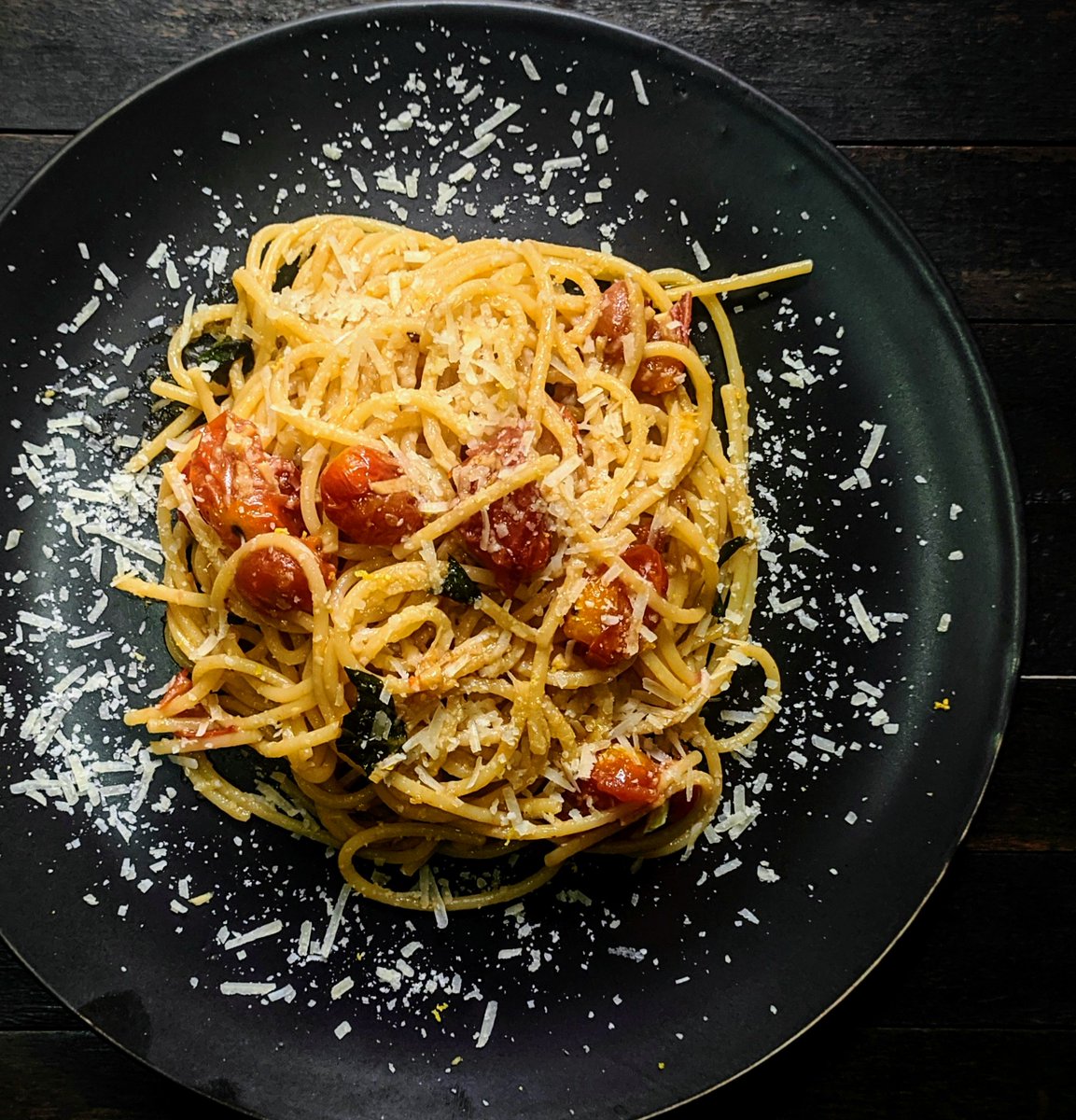 JBarCafe's tweet photo. Spaghetti, Tomato, Garlic & Basil
#pasta #spaghetti #tomato #garlic #italianfood #bangkok #bkk #phrakhanong #aroii #bkkfatty #bkkeats #bkkfoodie #foodie #foodstagram #foodporn #wdistrict #jbarcafe https://t.co/lDEnVZ4PHH