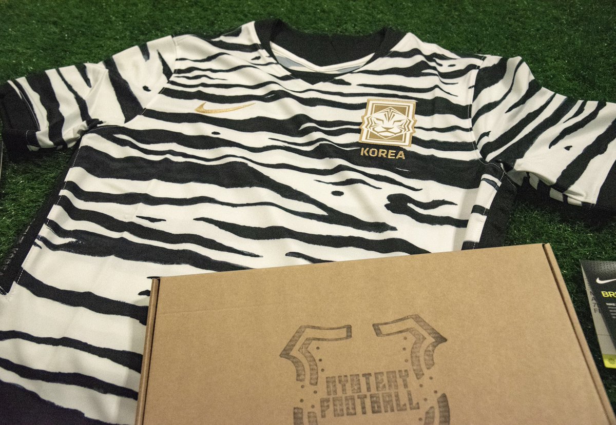 mysteryfootball's tweet image. We are giving away a National Mystery Football shirt and a gaming gift card of your choice! 👕🎮 

To enter: 

1️⃣ RT This Tweet
🤝 Follow us

Good luck!