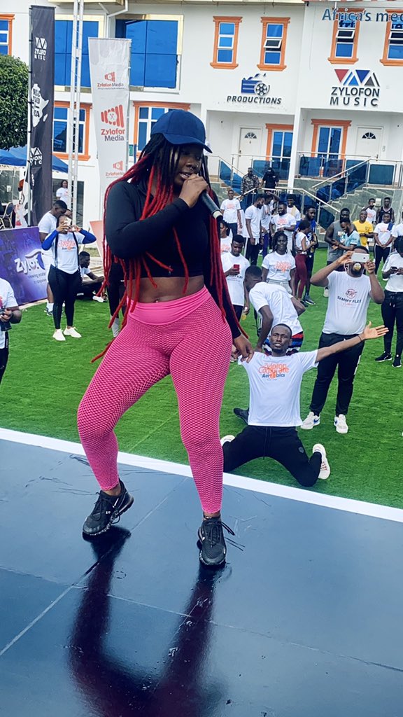 Zylofon Corporate Aerobics 🏋🏿 📸 @akiyanamusic 🎤 Powered by @eliventoofficial #zylofon1021fm #zylofonmedia