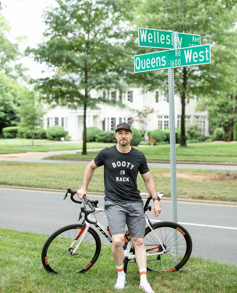 spencerlueders's tweet photo. Start/finish. Départ. Arrivo. Begin. This corner is where it happens at 24 Hours of Booty. Anticipation. Completion. So many feels happen right here. Come ride with us for the 20th edition.
…
…
#photooftheday #happy #cycling #fundraising #bootyloop… https://t.co/DBRW2X96hb https://t.co/QO5tOnNskm