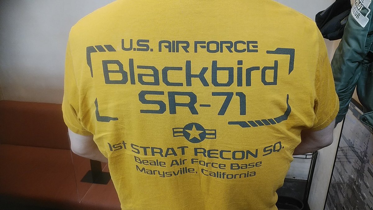 ✂️ラストのお客さんのシャツ👕昔昔横田基地のIHI工場✈角に木が苗木だったころWP✈F16に変わったばかりの転がり一緒に見送った社会人一年生みたいな方、沖縄でこれ見て、羽田で仏大統領コンコルド、たまたま函館でミグ25まで見た‥って話し聴かせてくれた、お元気かなぁ30年以上前の話しです<(_ _)>