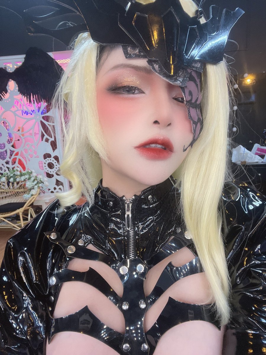 My photoshooting today 😎

'𝕋𝕙𝕖 𝔽𝕒𝕚𝕣 𝕃𝕒𝕕𝕪'
Signora - Genshin Impact

#Cosplay #Genshin_Impact #GenshinImapct #Signora #miHoYo https://t.co/580dRi1SiA