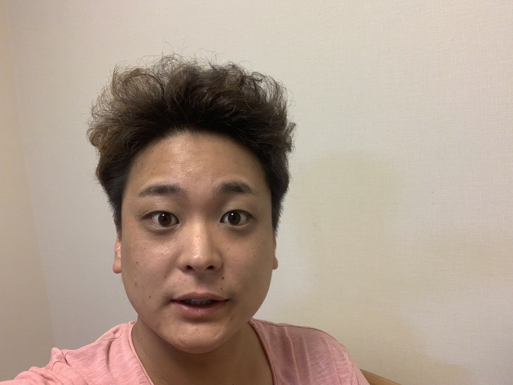 鹿見勇輔 介護芸人 Al Twitter クルクルパーマが風呂に入ると ギシギシパーマになって髪の毛が逆立つ よく見るとnbaの八村塁選手のヘアースタイル その他の共通点は 中学時代はバスケットボール部ということ 今夜22時からはclubhouse 広島芸人の部屋 3 です