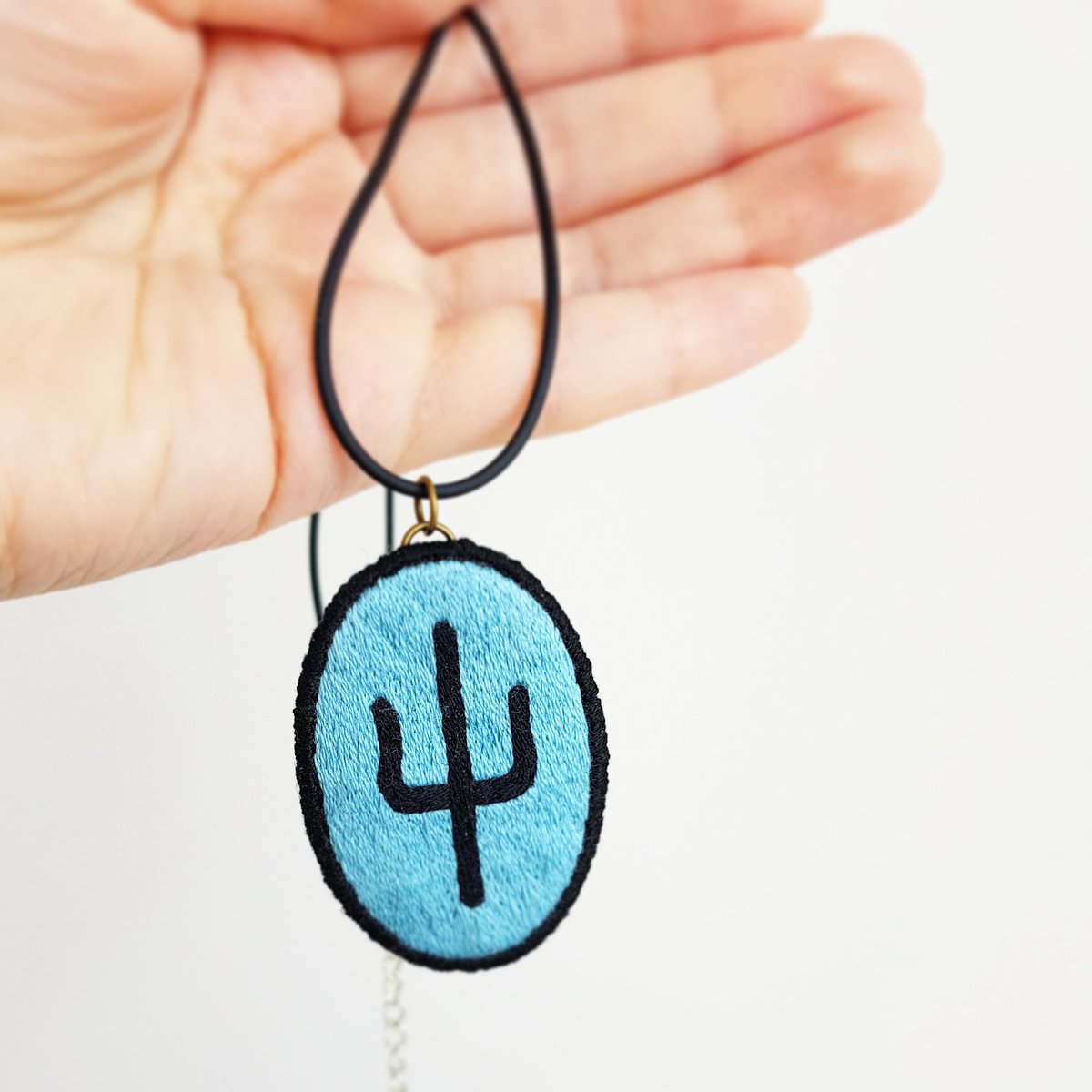 tendercoal's tweet photo. Hand embroidered SAI necklace. Keeping it to myself. #twentyonepilots #scaledandicy #cliqueart https://t.co/fcSpmbl6wx