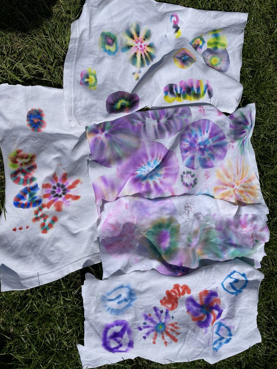 Manraj26's tweet photo. Tie and dye and chromatography. Investigating pure, mixtures and solubility @CRESTAwards @MatthewsAction https://t.co/AYFWA2jts6