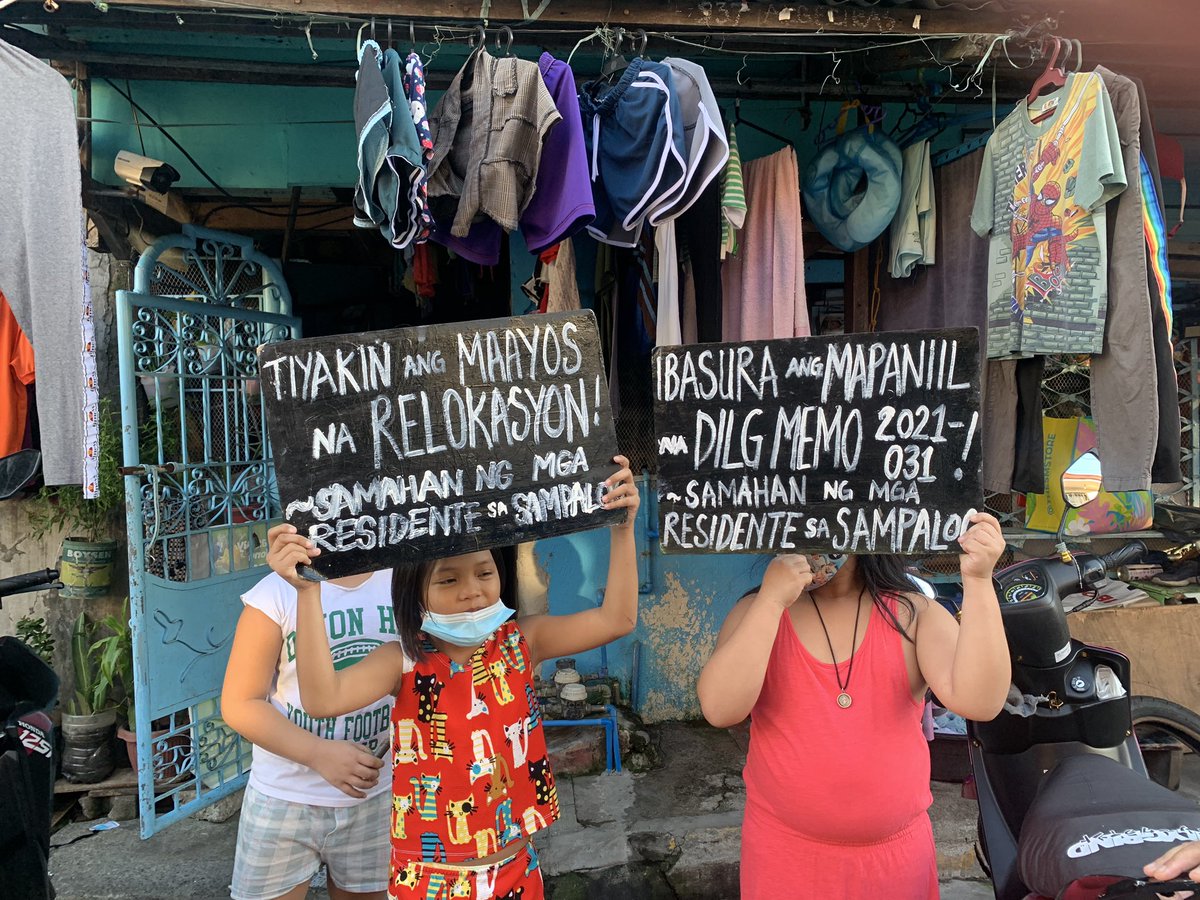 PS_USTSHS's tweet photo. TIGNAN: Nagsagawa ng noise barrage ang mga residente ng sampaloc para itambol ang kanilang panawagan na itigil PNR Expansion. 

#TulongHindiDemolisyon
#TutulanAngPNRExpansion https://t.co/P2P9HGsMFG