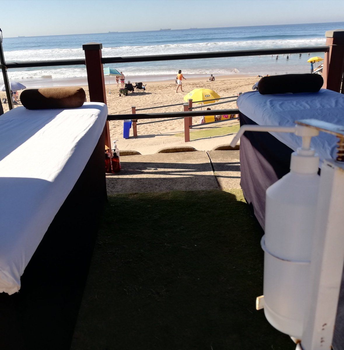 NONDZBEACHMASSG's tweet photo. Massage therapist Nondz. #DJSBU #GirlTalkZA #GirlzTalkZa #girlsgettogether #pamperparties #massage #beachmassage #mobilespa #mobilemassage #umhlanga #kzn #keepsafe #sanitise #keepyourmaskon #massagebythesea #Bacheloretteparty #groupmassage #wegotyourback #whereveryouare #Somizi https://t.co/c9WN7DR0eb
