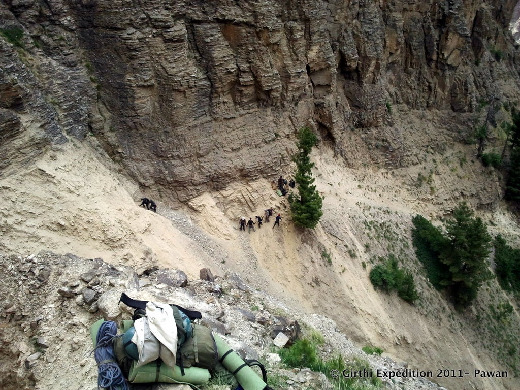 arunnegi82's tweet photo. Following approval of app for the 13 day expedition,we were warned by ITBP commandant that route has been largely unused & utmost care to be undertaken.forces have alt route access via Kio Gaad to fwd posts- #Sumna, #Barahoti & #Lapthal. Sharing some pics @ashutosh69 @suraj_2019 https://t.co/jNZItFbiku