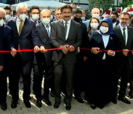 Siyasal parti grup başkanının açılışını yaptığı
2 Nolu Baro'ya üye olan hiç kimse avukatlık, meslek, onur ve etikten bahsetmesin.
Kırarım!