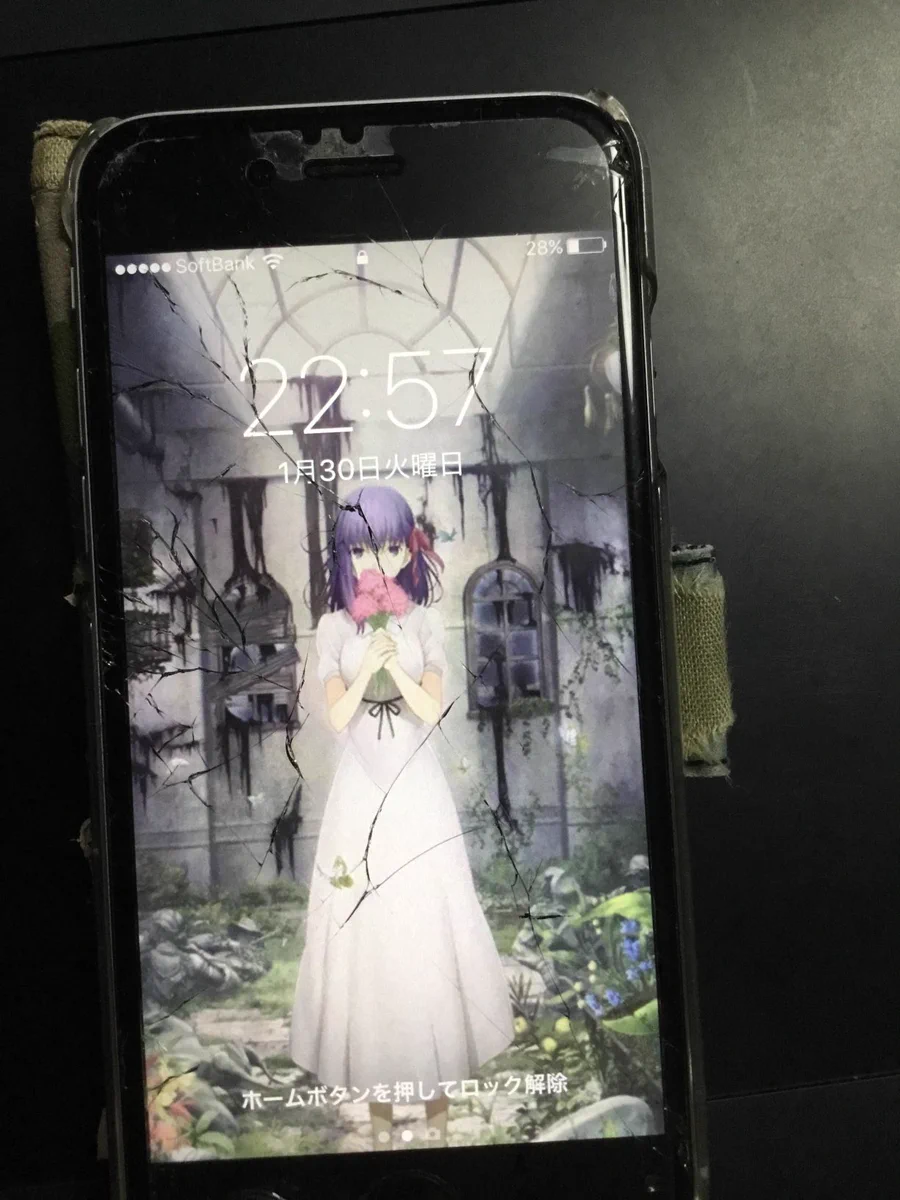 スマホを落として割れたら？液晶が漏れてホラーっぽくなったwww