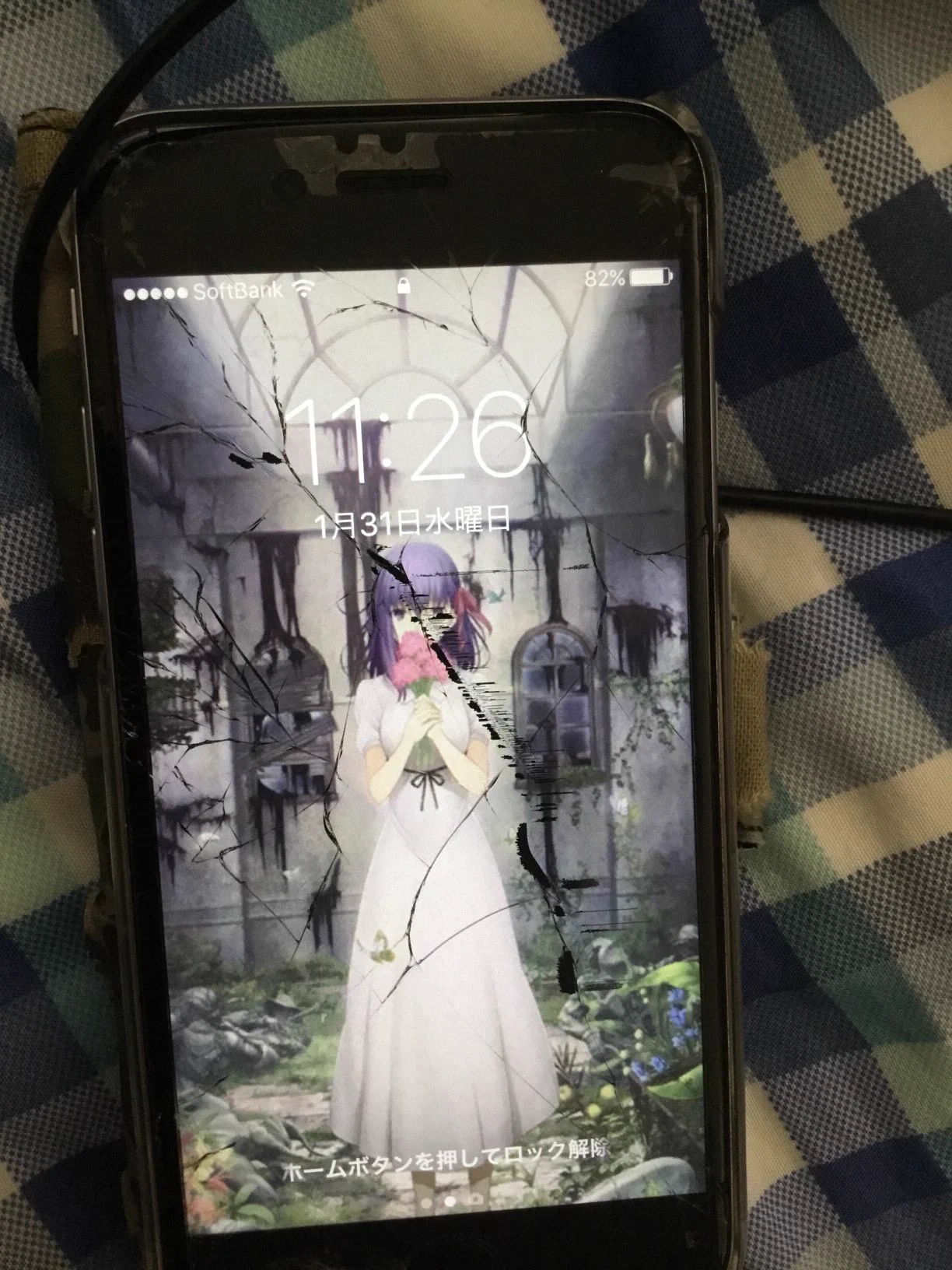 スマホを落として割れたら？液晶が漏れてホラーっぽくなったwww