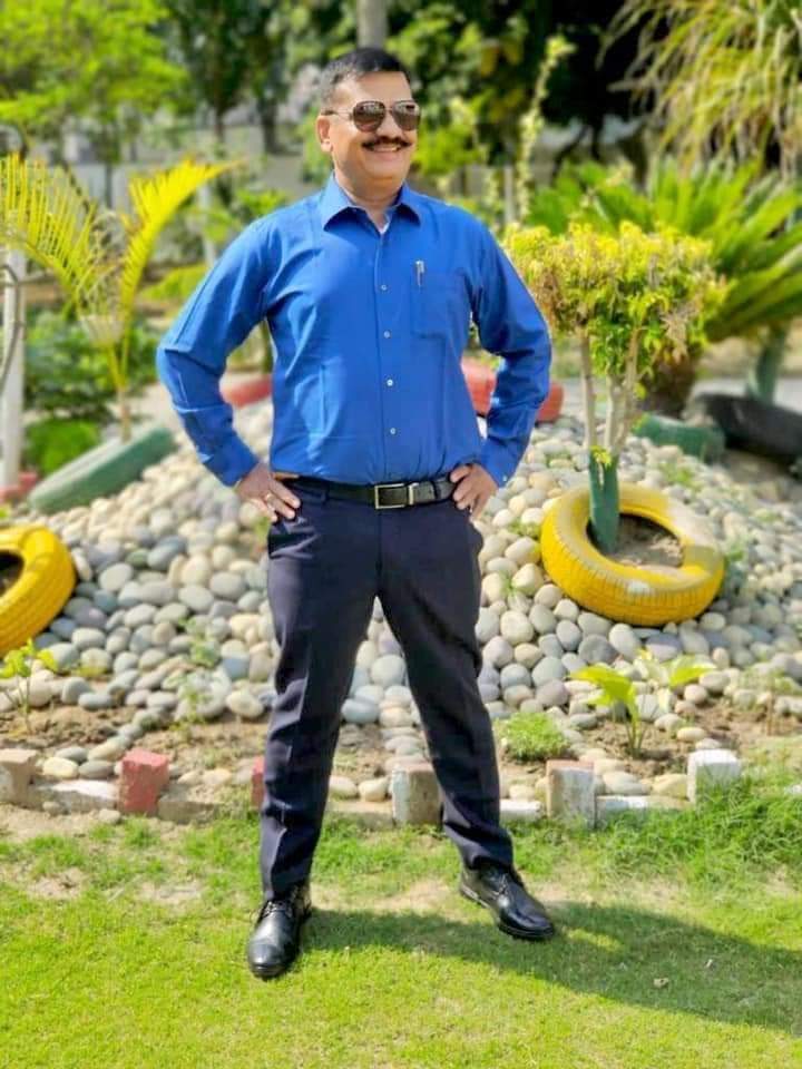 TvJantej's tweet photo. @DrDinesh_IAS @CMOfficeUP @myogiadityanath कानपुर देहात में सरकार की योजनाओं को धरालत में उतार���े वाले 2012 बैच के तेजतर्रार आईएएस अधिकारी डीएम डॉ दिनेश चंद्र सिंह को बहराइच का जिलाधिकारी बनाया गया है डॉ दिनेश चंद्र आज जनपद बहराइच पहुँच कर जनपद में लेंगे चार्ज, डीएम सर को बहुत बहुत बधाई शुभकामनाएं... https://t.co/X0Comb9Zuo