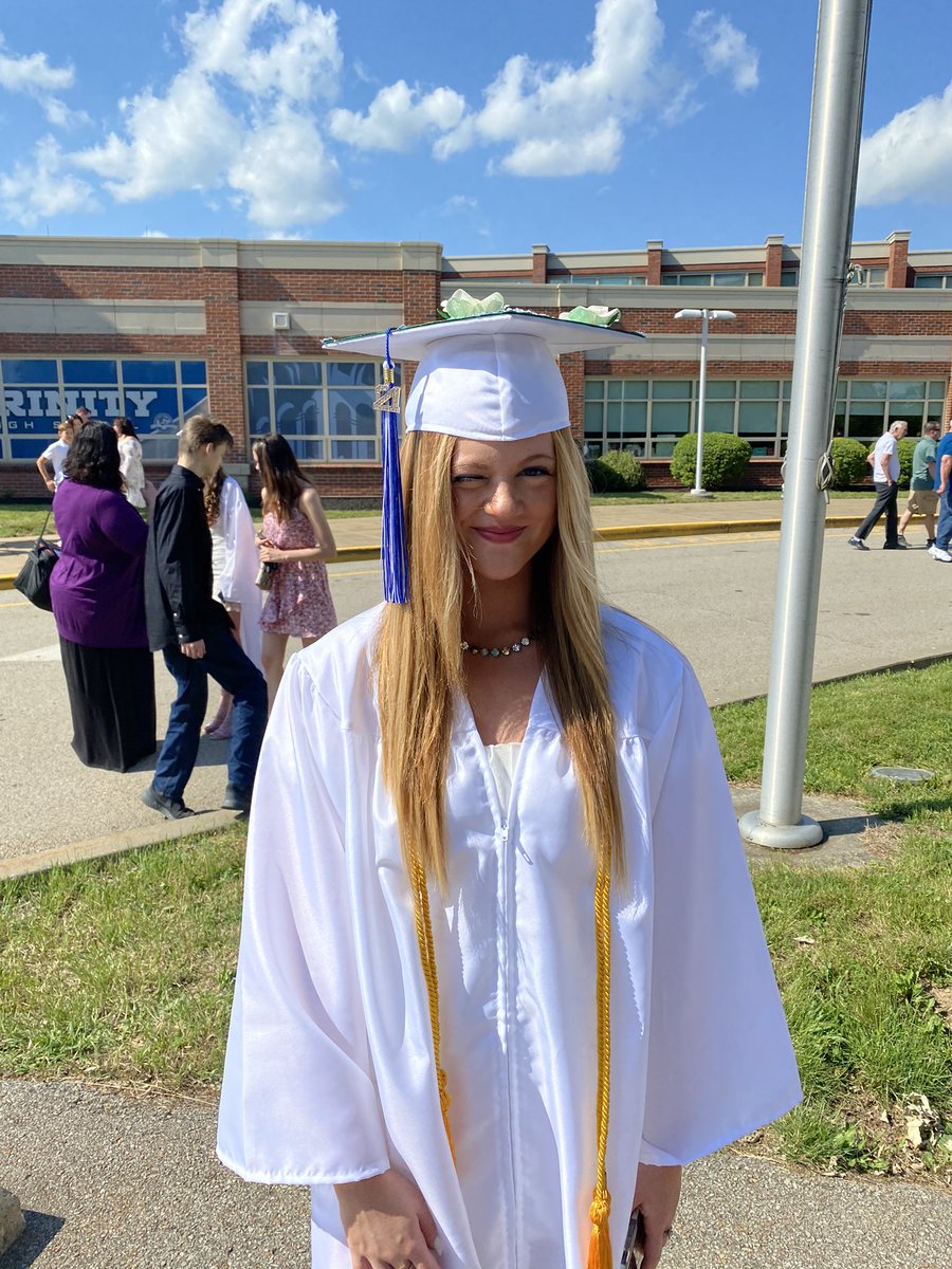 Abbondanza34's tweet photo. Congratulations to my daughter Sydney! Great ceremony by Mr. Uram, @TRINITY_MLUCAS @don_snoke @TrinityAreaSD https://t.co/3ke4erkg3q