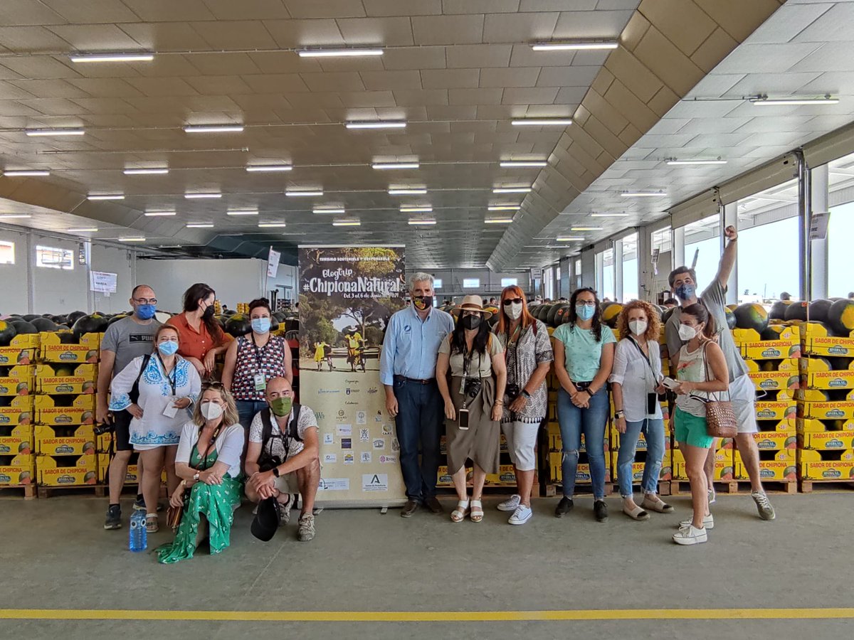 El Mercado Rivera representa el trabajo de una familia que desde hace mas de 40 años trabaja codo con codo con todos los agricultores de Chipiona para llevarte toda la calidad que nuestro campo puede ofrecer: flores, frutas, hortalizas..¡Garantía de calidad 100%! #ChipionaNatural