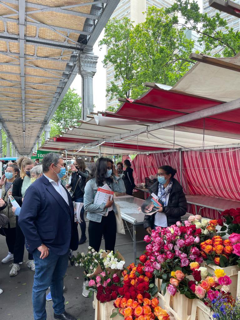ParisEnCommun13's tweet photo. De beaux échanges et un accueil chaleureux par les habitants de #paris13 au marché du Bd Vincent Auriol avec @AudreyPulvar et @jerome_coumet ! 🙂👍🏼

Une belle mobilisation pour une région plus #ecologique et #solidaire 🍃🤝 https://t.co/KX87gPCIJE