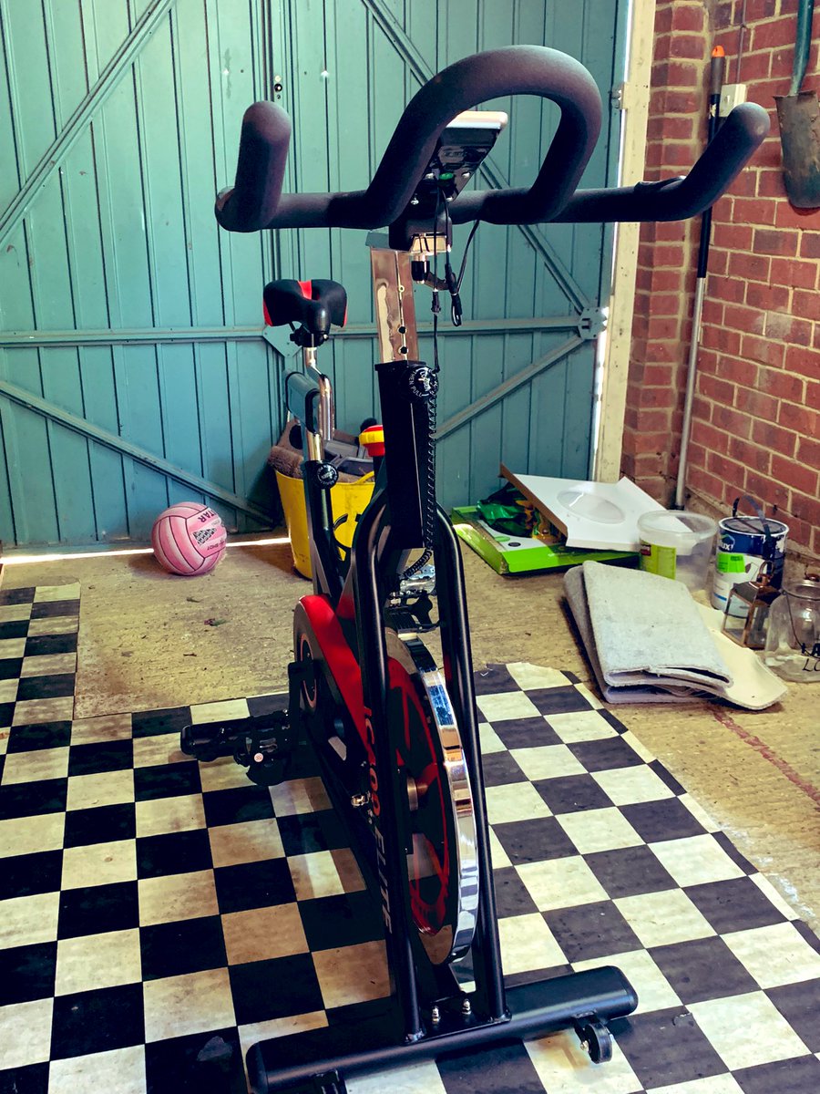 juice240888's tweet image. Let’s go #peleton ❤️(I’m going to finish tidying the garage!!) 😎