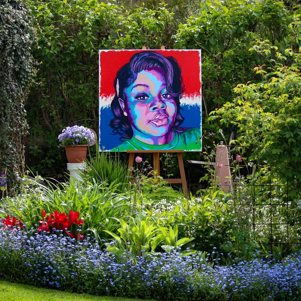 OlisTweets's tweet image. Today would have been #BreonnaTaylor's 28th Birthday. We also celebrate #WorldEnvironmentDay today. This is why my portrait of Breonna stands in my garden today. I want to show that issues like the climate crisis and systemic racism go hand in hand. #SayHerName #BLM