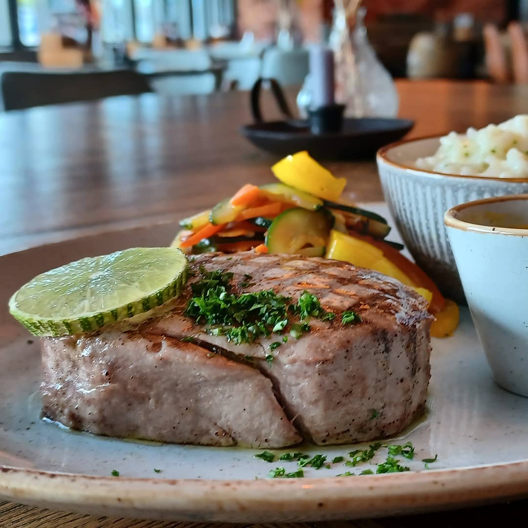 JAAAAA ...vanaf vandaag 5 juni mogen wij jullie EINDELIJK weer binnen verwelkomen in ons restaurant !  😍🥳Ons gehele team kan niet wachten om jullie weer te mogen verwelkomen en te laten genieten van alles wat de engel lisse te bieden heeft !
Tot gauw ! <a href="/DeEngelLisse/">Restaurant de Engel</a>