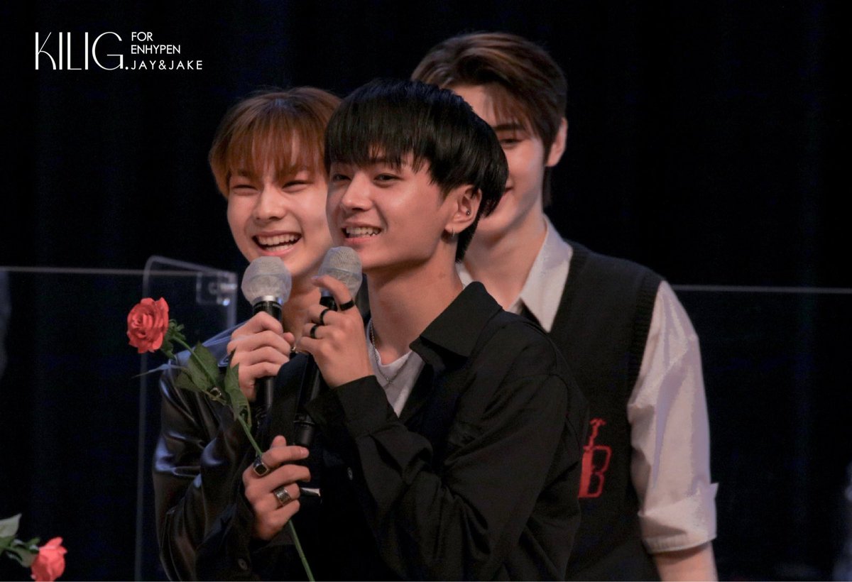 210528 위버스 팬싸

야옹야옹 ‍🐈‍⬛🐈🐧

#JAY #제이 #JUNGWON #정원 #SUNGHOON #성훈 #ENHYPEN #엔하이픈 <a href="/ENHYPEN_members/">ENHYPEN</a>