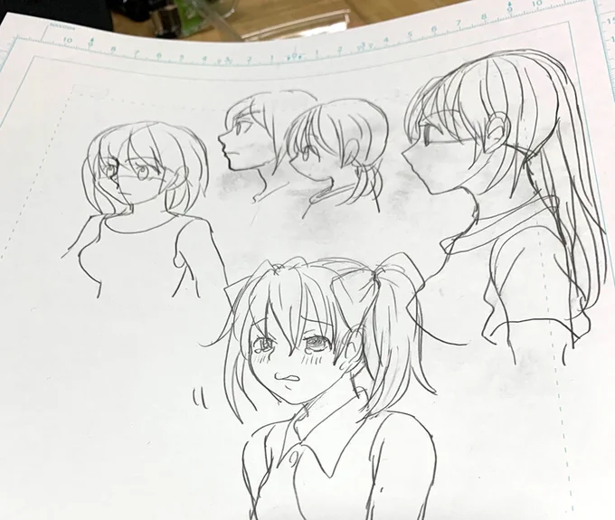 甥っ子が「横顔が上手く描けない」というのでレクチャーがてら描いたやつ。横顔ってほんと難しいよね…。 