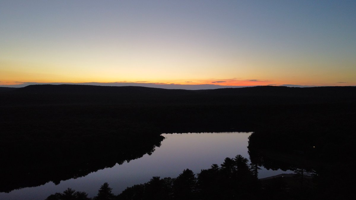 Canadensis's tweet photo. Can’t wait until everyone can watch this sunset in person https://t.co/dvrOSdFqYI
