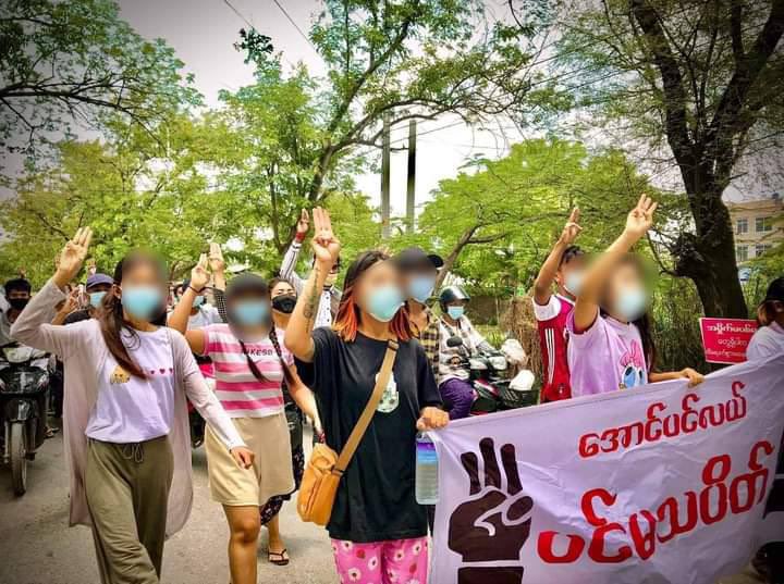 A protest was staged by AungPinLe residents this evening in voicing out their rejection and oppositions to illegitimate Military regime. #WhatsHappeningInMyanmar #June5Coup