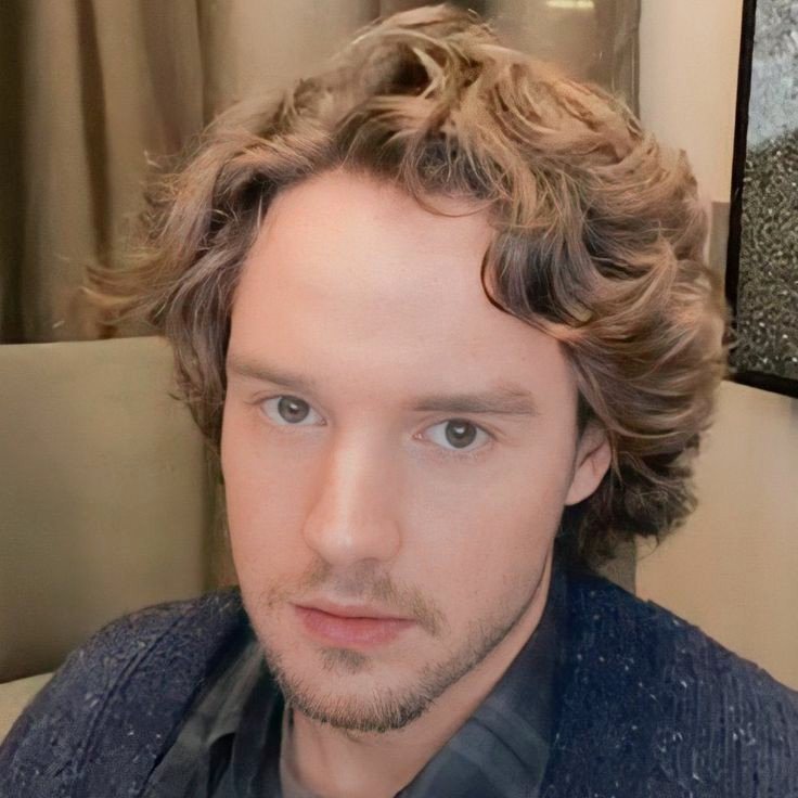 lovspayne's tweet image. Long hair com cachinhos 
#StreamRemember 
BUY REMEMBER ON ITUNES