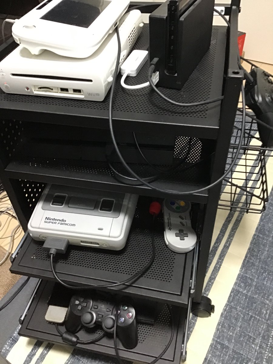 ポンズ バウヒュッテのゲーム機収納ラックが届いたので組み立てて使用頻度の高いハードを全部設置しました Ps4 Switch Wiiu Ps2 Sfcの5台とコントローラがすっきり収まってすごい 買ってよかった ポンズ バウヒュッテのゲーム機収納ラックが届いたので組み立てて使用頻度の高いハードを全部設置しました Ps4 Switch Wiiu Ps2 Sfcの5台とコントローラがすっきり収まってすごい 買ってよかった
