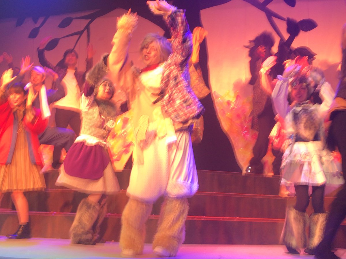 abemochi___'s tweet photo. 劇場の熱量がすごくて写真手ぶれ選手権優勝しました。本当です。

#ヤッホー祭
#Nヤッホー https://t.co/5nEIlBzbQy