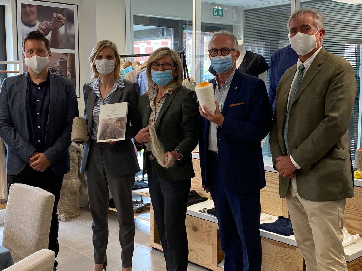 AgnesRunacher's tweet photo. Échanges avec les équipes de Safilin à Sailly-sur-la-Lys qui travaillent au retour de la première usine de filature de lin francaise. Un exemple concret de relocalisation industrielle au service de la transition écologique et des emplois. #HautsdeFranceUnis @AvecPietra @AvecEDM https://t.co/9OyCj3czeg