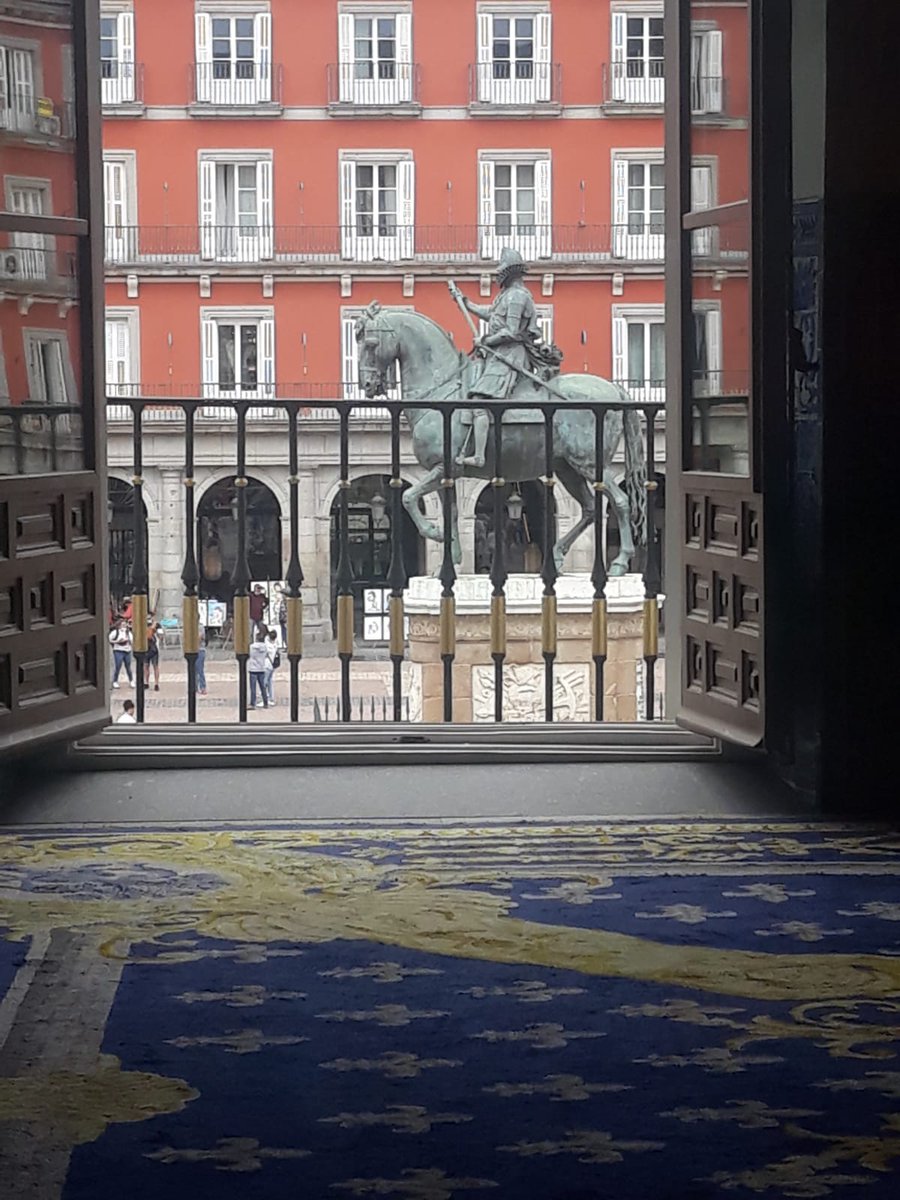 Hoy nuestra asamblea de <a href="/redqueserias/">QueRed</a> se celebra en un lugar privilegiado de #Madrid. #lacasadelapanaderia. Seguimos avanzando. #QuesosElviraGarcía #somosquered #cabramalagueña #felizsabado