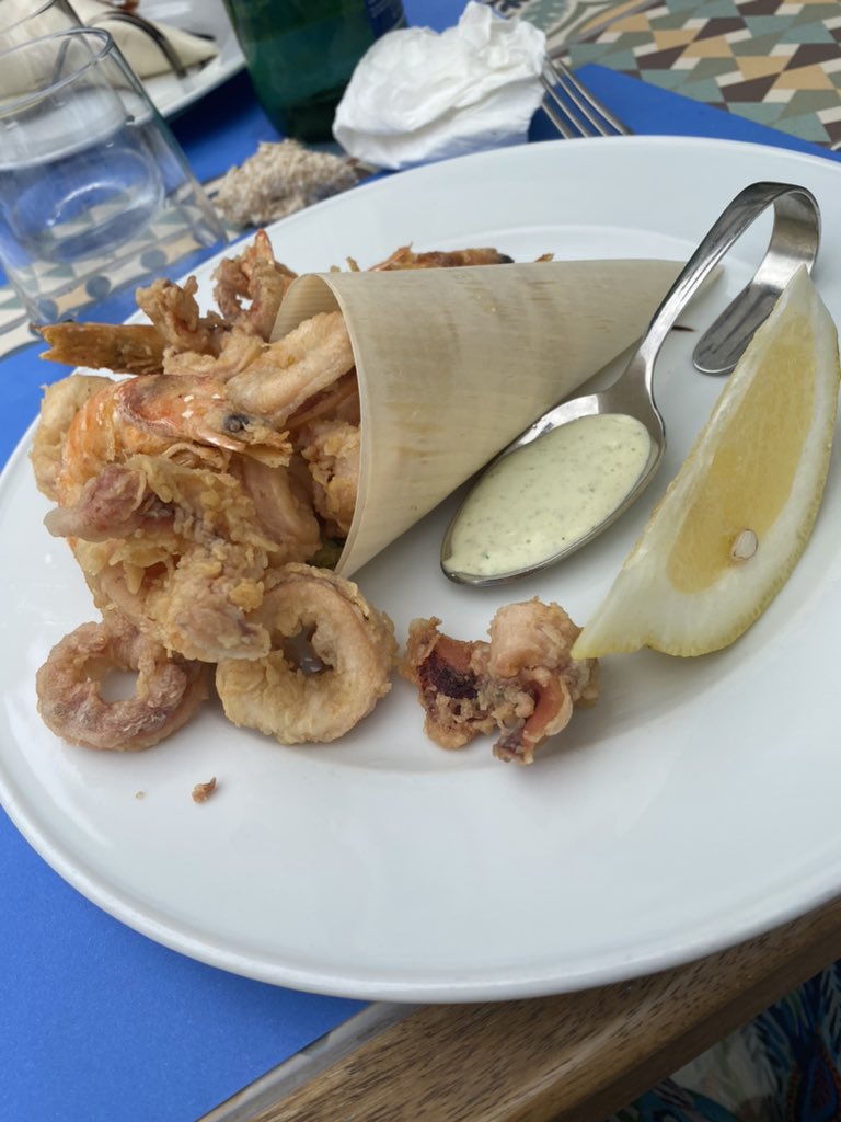 RoccisanoF's tweet photo. Ah la bellezza di essere tornati (quasi alla normalità), di viaggiare, di gustare cose buone.
#cuoppo
#Costiera
#weekend 
#Campania https://t.co/15oL242eeC