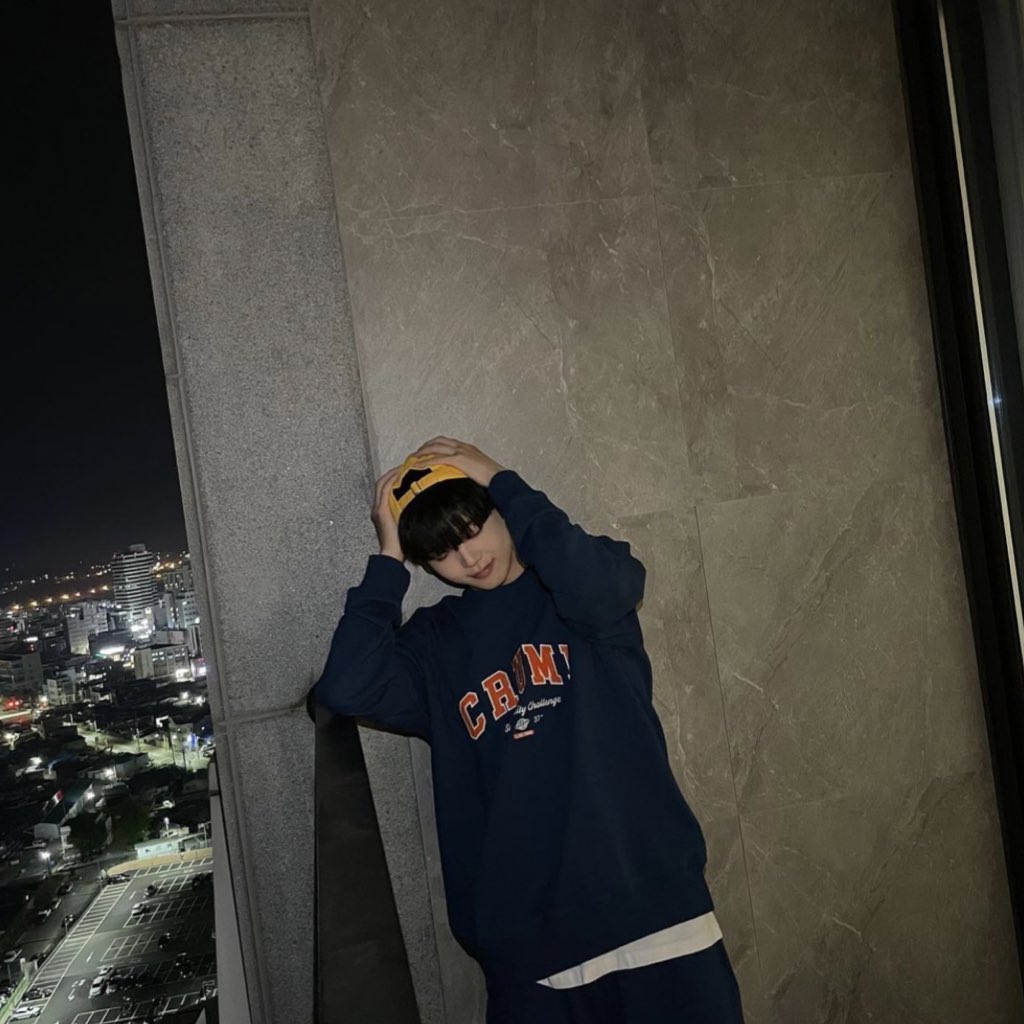 Midnight2047's tweet photo. 하.. ㅆㅂ 이 애기오빠 머임,???? https://t.co/b7ogloDw8J