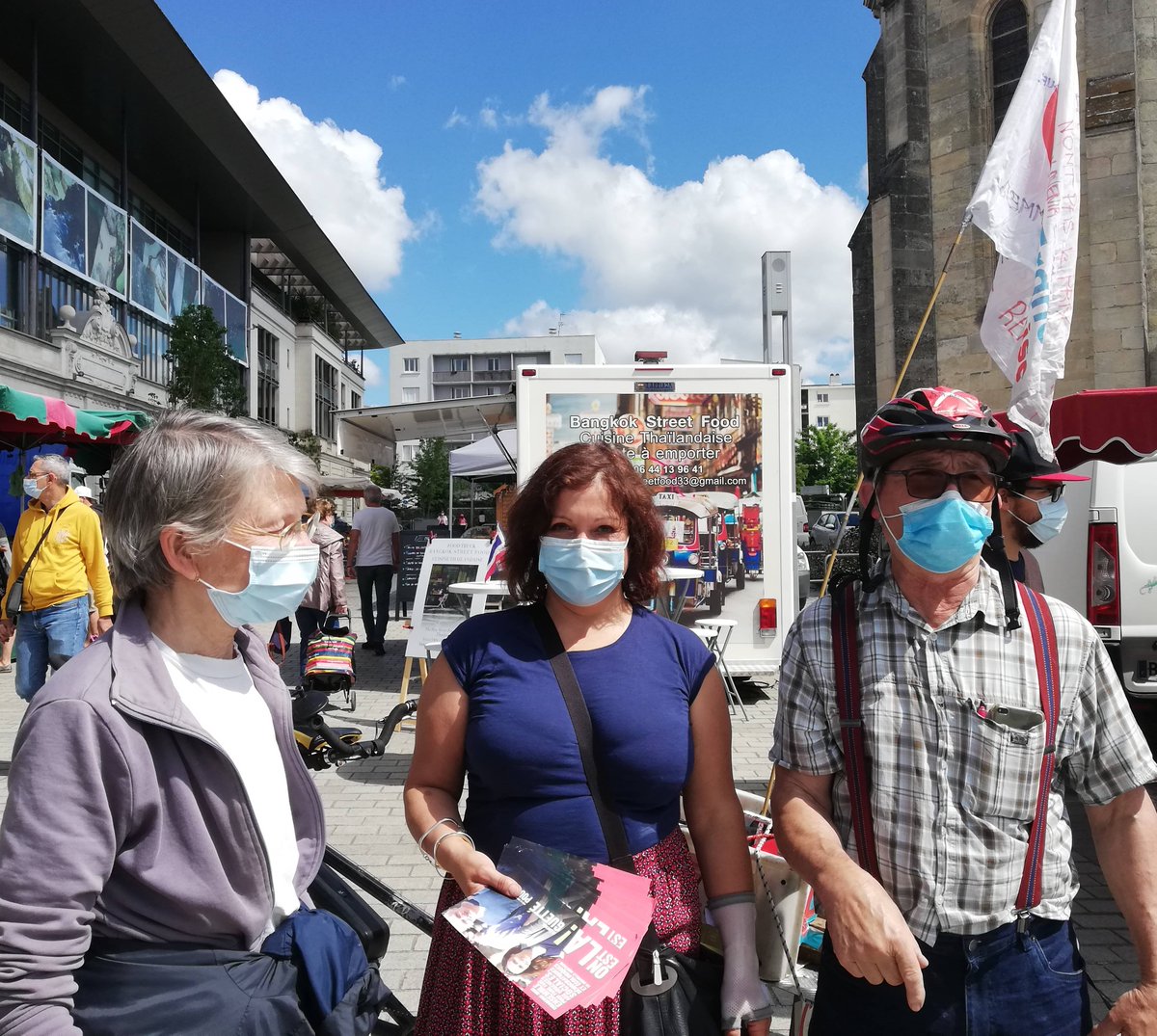 LauraSchwartzFI's tweet photo. Tractage ce matin au Marché de Mérignac en Gironde pour les #ElectionsRegionales pour la liste menée par @Clemence_Guette @OnEstLa_Na 
Pensez à aller voter ou à donner procuration les 20 et 27 juin prochain ! https://t.co/mXbePFVSpF