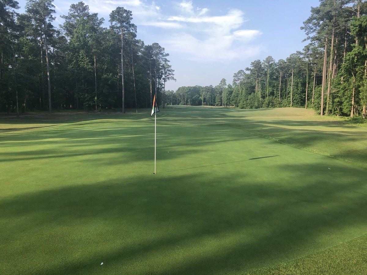 CarColoursComm's tweet photo. Let’s meet at Colours Golf Course! #HappySaturday #bestofthebest #golfcourse https://t.co/guvGAhYI3t
