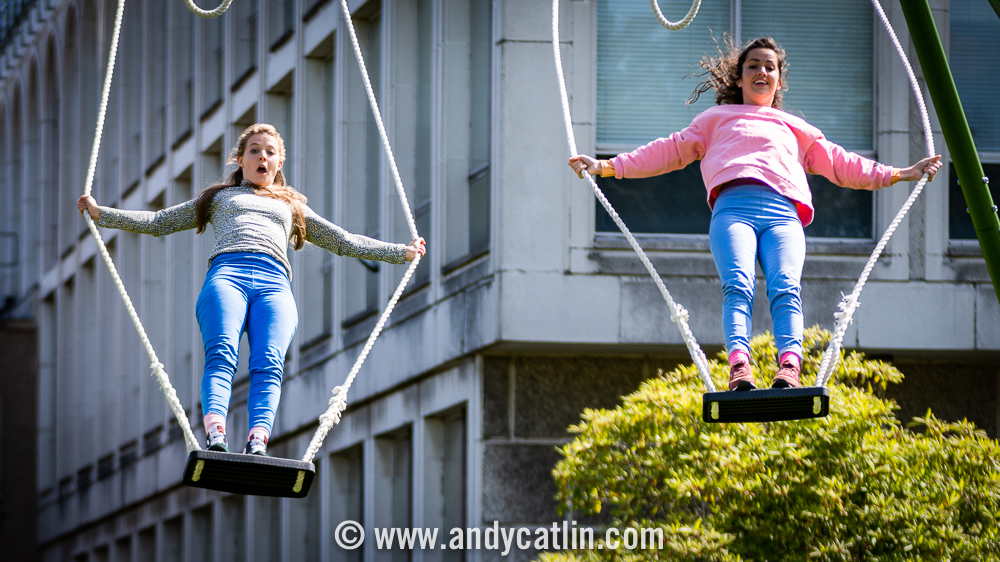 andycatlincom's tweet photo. Gorgeous #Edinburgh day at @TheBotanics to catch some fab @ImaginateUK #EdChildrensFest2021 performances including The Swings; The Good, The Bad and The Poultry; The Listening Tree and The Unicorn. https://t.co/ZHB4mWAmE4