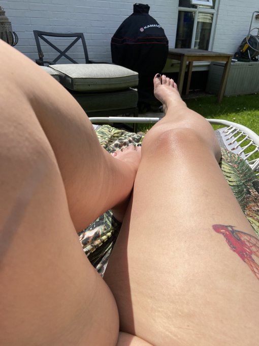 Weekend legs! Then BBQ later with Master Raven. First KJ burn of the year! https://t.co/aU028tSgDu<a href="/tag/sissy"class="tags"><span>#sissy</span></a><a href="/tag/spank"class="tags"><span>#spank</span></a>