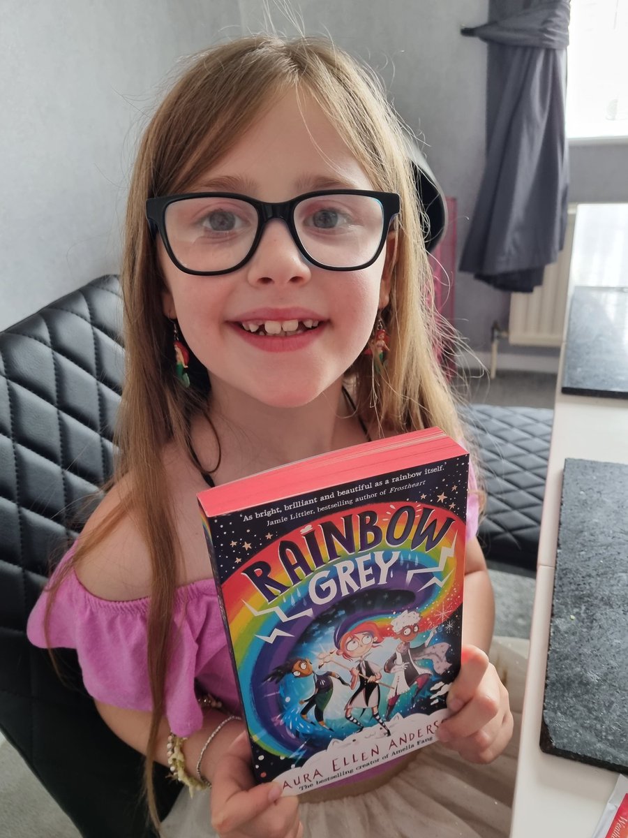 Brew_Fiction's tweet photo. Aaaaa how lovely is this β€ afternoon tea and books, what a perfect combination
#rainbowgrey #bookpost #booksandcake @Lillustrator @FarshoreBooks https://t.co/QPSStgM2Gy