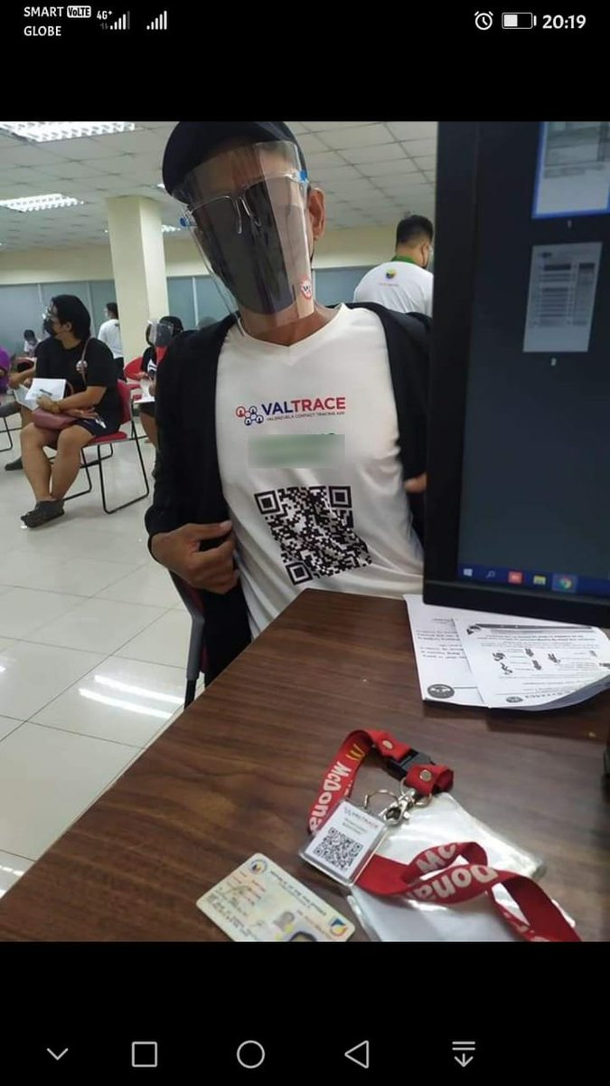 rex_gatchalian's tweet photo. This happened in one of our vaccination sites kanina...

Ng hinanapan si kuya ng Valtrace for the registration step...

Idol kita sir!!! https://t.co/Vjb93TTiFY
