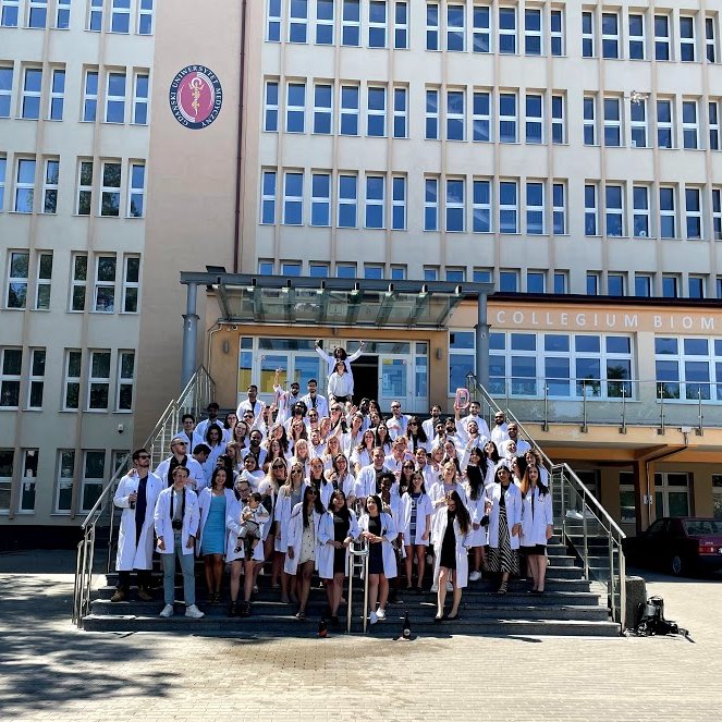 mhr_024's tweet photo. GUMED Class of 2021 ❤️ https://t.co/zL4WFaxMjS