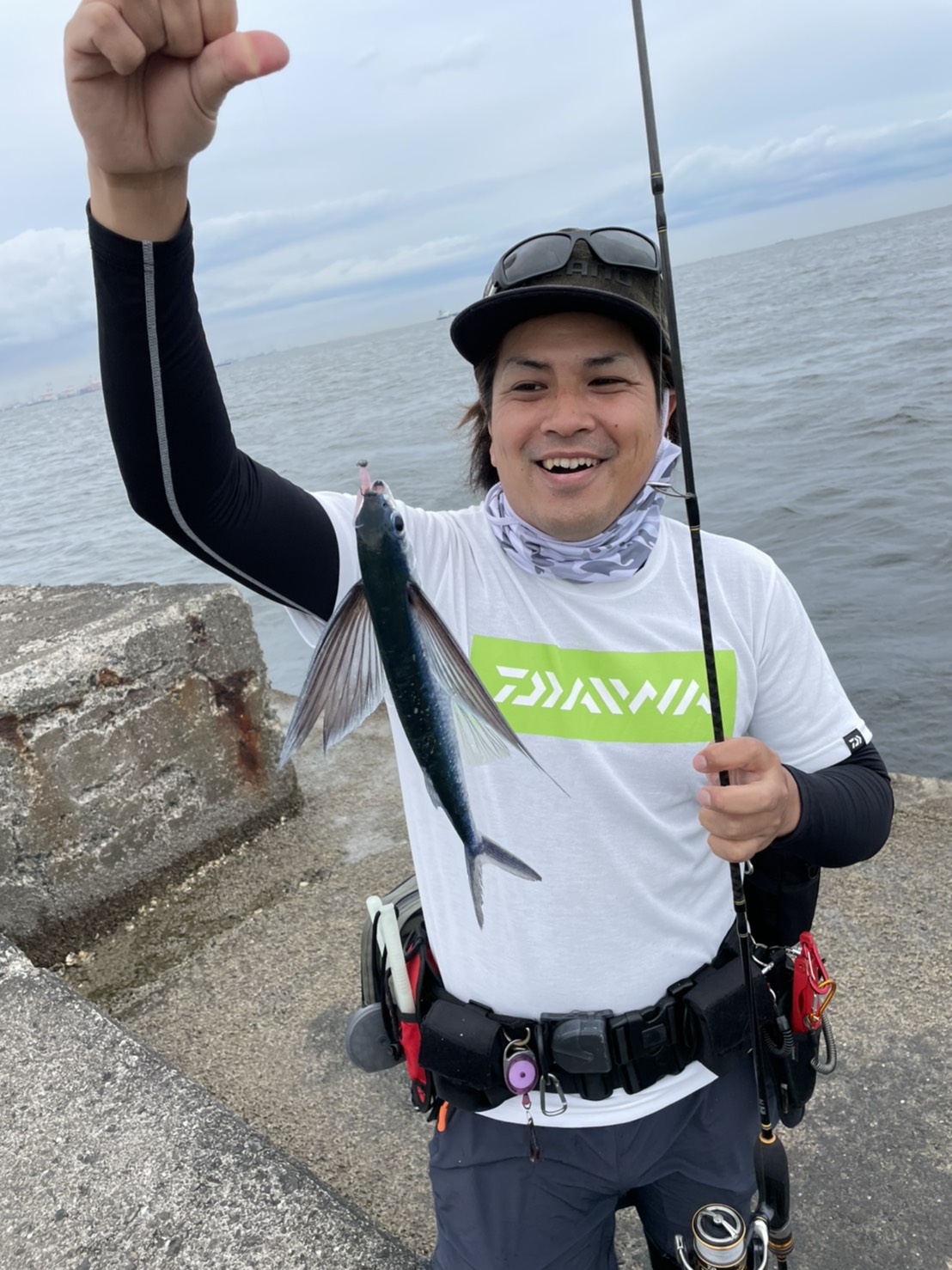 Naoya Ohtani 横浜アジング メバリング トビウオが釣れてびっくりしました アジングのワームで釣れるんですね 笑 メバルは良型がいくつか アジは夕マヅメぐらいでババっと 久々のアジング楽しかったです アジング メバリング トビウオ アジ