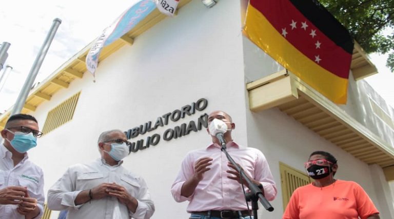 MinSaludVE's tweet photo. Gobernador del estado Miranda, @HectoRodriguez, rehabilitó el Ambulatorio Integral Julio Omaña en el sector 27 de febrero, ubicado en Guarenas.

Lea + aquí: https://t.co/7gQZFI25Tv

#RumboACarabobo https://t.co/a1yU5iVr23