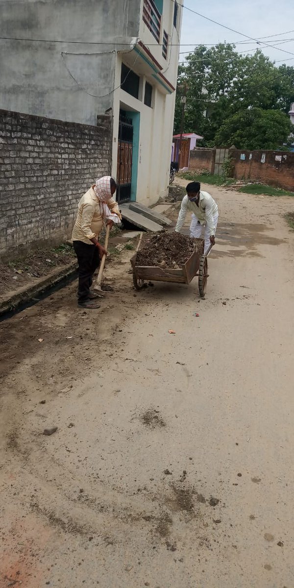 DproSultanpur's tweet photo. आज जनपद सुल्तानपुर के वृहद स्वच्छ्ता अभियान के तहत साफ सफाई कार्य कराया जा रहा है। 
#NigraniSamitigraminUP #Ministryofjalshakti #DirectorPanchyatiRajUP @myogiadityanath  @CdoSultanpur  @dmsultanpur @uppanchayatiraj https://t.co/kfHsrfQbZZ