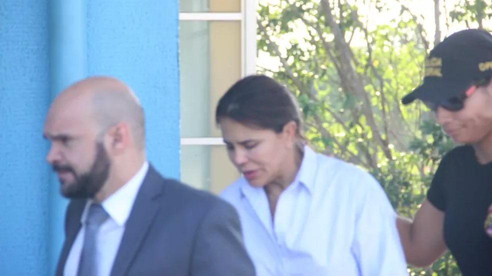 ZambelliCarla_'s tweet photo. Uma pergunta: será que a esposa do @OmarAzizSenador, quando foi PRESA acusada de corrupção na Saúde, sofreu 10% da execração pública a que foram submetidas duas MÉDICAS na CPI comandada pelo senador em questão? https://t.co/XNNQsZExZc