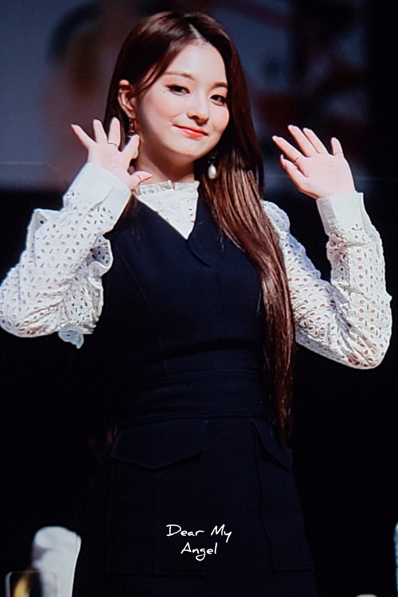 DearMyAngel0601's tweet photo. 210605 팬싸인회 프리뷰🐥

#프로미스나인  #FROMIS_9 
#이나경  #나경 #LeeNaGyung
#ナギョン https://t.co/ovpacano6D