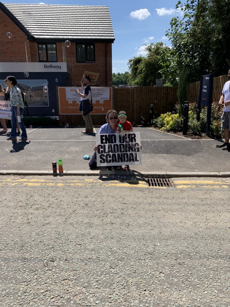 sw_bee1's tweet image. #EnoughIsEnough
#DevelopersMustPay
#MakeDevelopersPay
#EndOurCladdingScandal
#BuildingSafetyCrisis
#NotJustCladding.

Prestwich ( North Manchester ) cladding protest today