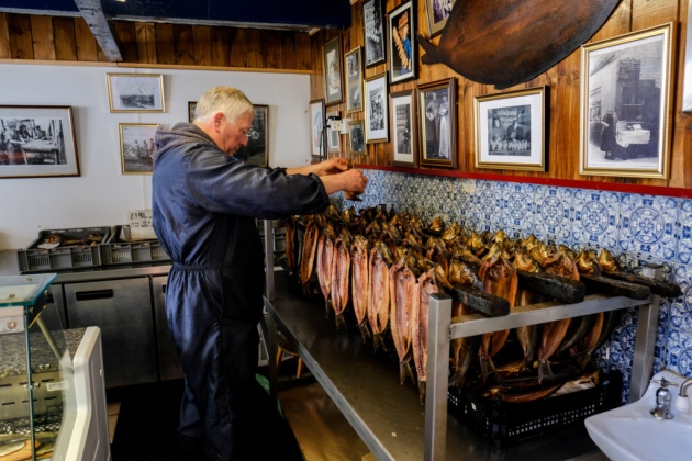 shorelinehols's tweet photo. Whitby is full of interesting people. Through their daily work they help keep the town ticking and help make it a great town to visit. 

Today we meet Barry Brown, a fish curer at Fortune’s Kippers. 
https://t.co/gYnQFSco1z
#WhitbyFolk #WhitbyKippers #WhitbyCottages https://t.co/ouLl3Dl1m0