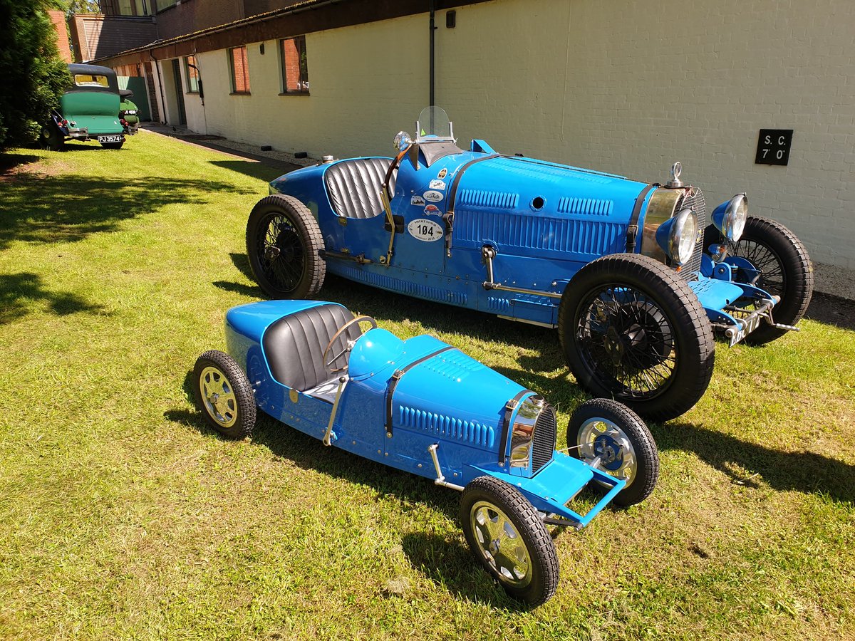 MotoringDiary's tweet photo. We popped along to @BicesterH for the #Scramble this morning. Great to see everyone enjoying themselves in the sunshine and to see some fabulous cars. https://t.co/QWqQkgPwor