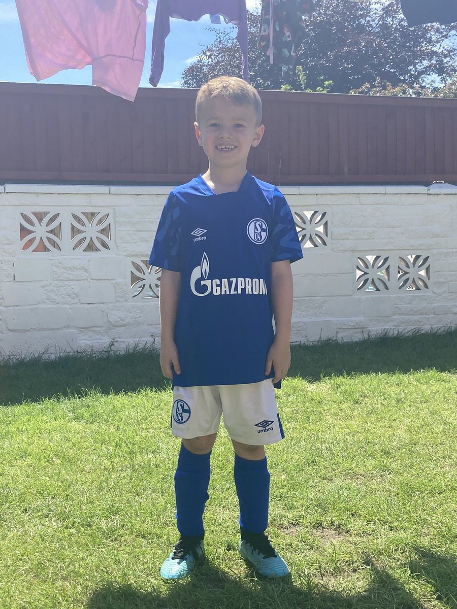 lynseyfell's tweet photo. This superstar scored 5 goals today for his football team who won 8 - 0 😍 @rudstony1 @RudstonHealth https://t.co/wxaZPoD16l