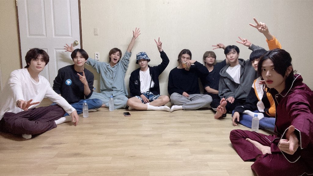 whoshocked's tweet image. [NCT127 KKN AU]
bukan apa apa, ini hanyalah secuil cerita mengenai sekelompok mahasiswa yang sedang menjalankan misi pengabdian pada masyarakat.